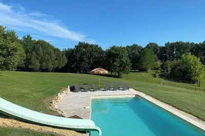 Image de maison cosy piscine et toboggan de 7mètres