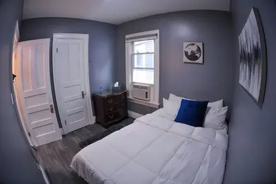 Image de Modern Apartment in Buffalo's Elmwood Village