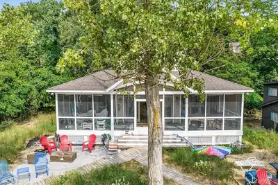 Image de On the beach of Lake Michigan + views of Big Red