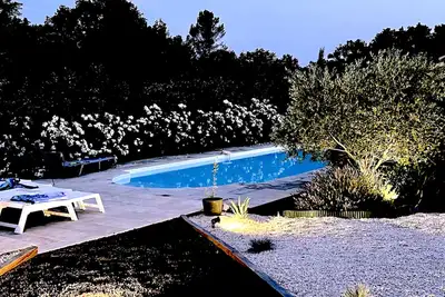Image de Grande Villa confortable de 8 chambres -Piscine 10x4 - climatisation - Près Uzès