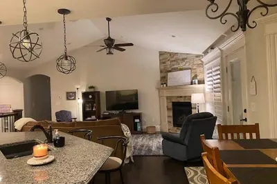Image de Cheerful, spacious, sunny & comfy 4-bdrm home