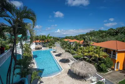 Image de West End Oceanview Condo & Pool Access in Sunset Villas, West End, Roatan