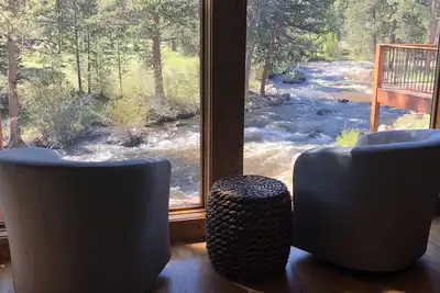 Image de Prime River Frontage Home/ Ac/1mi to Ep & 2mi to Rmnp/fish outside your door!