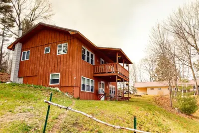 Image de Charming dog-friendly duplex with lakefront access and dock - great location