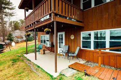 Image de Cozy and comfortable lakefront duplex with swimming dock & WiFi - dogs welcome