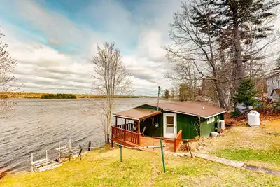 Image de Wonderful waterfront escape with high-speed WiFi, deck, kitchenette & more
