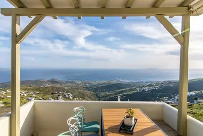 Apopsis Tinos - Cycladic house with stunning view