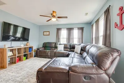 Image de Dock & Furnished Deck: Lakefront Gravois Mills Gem