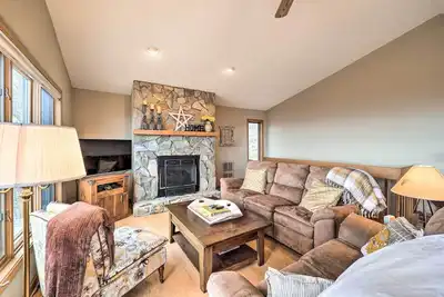Image de Deck + Million Dollar Views: Beech Mountain Cabin