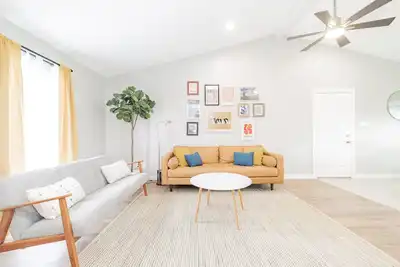 Image de Cozy, Mid Century Modern, recently remodeled 3\/2 in Allen