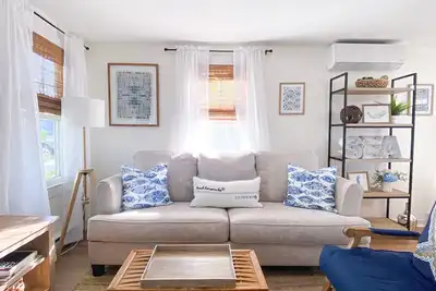 Image de Beachside Twinhome: 2 Private Sides + Sunroom Escape for Friends & Family