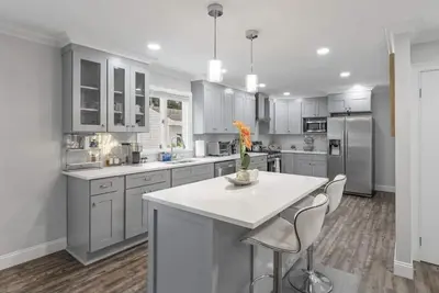 Image de Modern & Spacious Retreat w/ Free Parking at the Shore