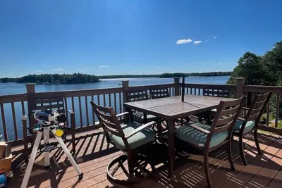 Image de Lakefront Lookout on Sage Lake!