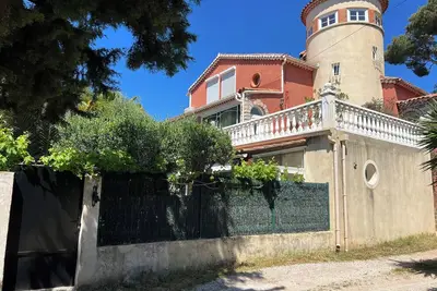 Image de Appartement rez-de-jardin 2 couchages confort repos  assuré 800m du port