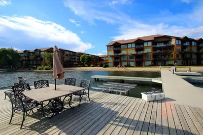 Image de Luxurious Okanagan Lakefront Condo
