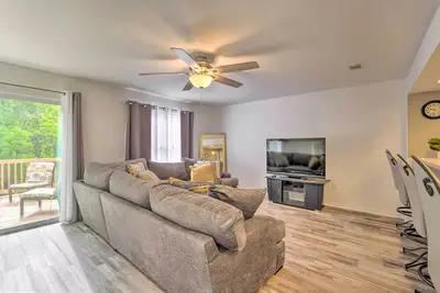 Image de Updated Townhome w\/ Deck ~ 12 Mi to Beaches!