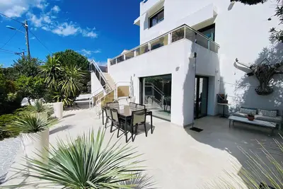 Image de Superbe appartement de 70m2, rez de jardin avec sa terrasse à 1 min de la plage