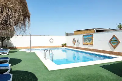 Image de Appartement de vacances 'Villa Fornell Atico' avec piscine partagée, terrasse et Wi-Fi.