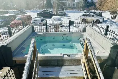 Image de Mountain Escape | Fireplace, Hot Tub Access, Ample Space