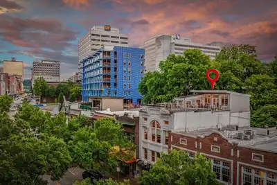 Image de Penthouse w/ Rooftop Deck Overlooking Gay Street
