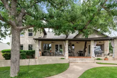 Image de Waterfront Home | Boat Slip | Spacious Outdoor Patio | Fenced Yard