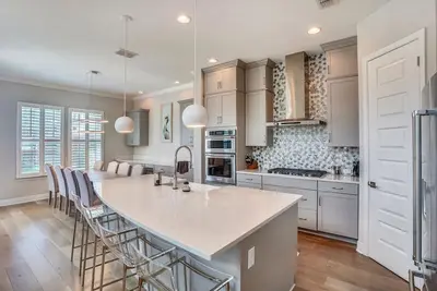 Image de Gorgeous Luxury home, right across from beach! Redington Townhouse 16303