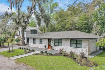 Image de Cozy 4 bedroom Home in the heart of Old Town with Fire pit