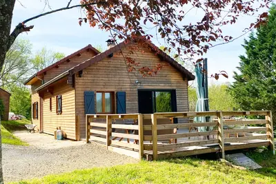 Image de Chalet en pleine nature avec piscine privative