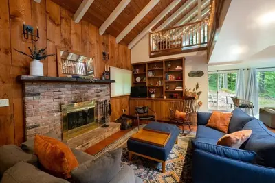 Image de Loft Style Cabin In West Stockbridge, Book Now!