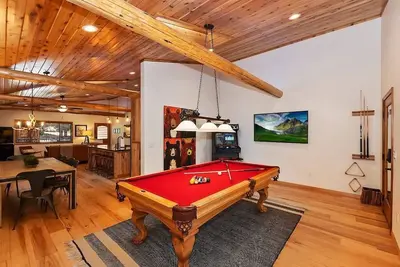 Image de Elk Lodge + Hot Tub + Game Room