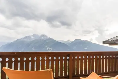 Image de À 300m des pistes de ski, 2ème étage, vue vallée, balcon, télévision, casier à ski, 110m²