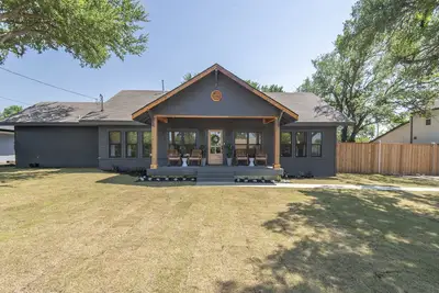Image de The 1913 - The BoHo Chic 4 Bed\/2 Bath home in Downtown Celina