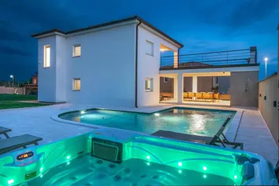Image de Villa Hugo with jacuzzi and pool