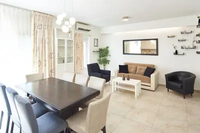 Image de Spacious & quiet luxury aprtment in heart of Jlm