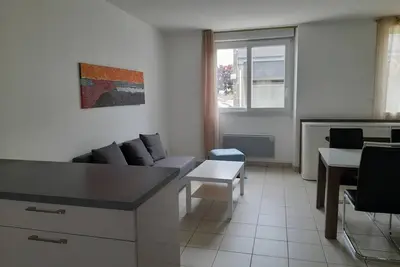 Image de Bel appartement proche du centre ville, à 4km des plages
