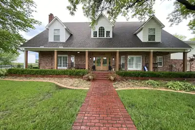 Image de Golf Tournament - Modern Farmhouse available