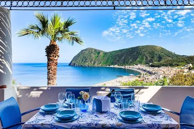 Image de Captain's House Flat F - 5 minutes from the beach!