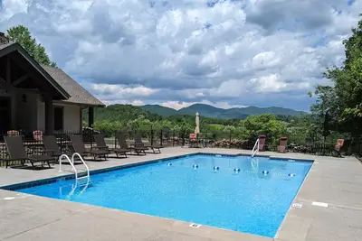 Image de Cades Cove Peaceful Side Smoky Mountains Hip Vintage Condo Community Pool