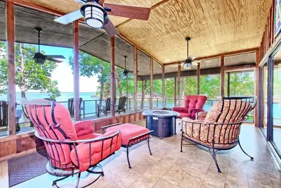Image de Lakefront, pet friendly, cabin with spectacular views on South Toledo Bend.