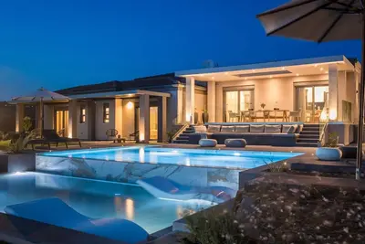 Image de Helios Luxury Villa - Trois Chambres Villa, Couchages 8