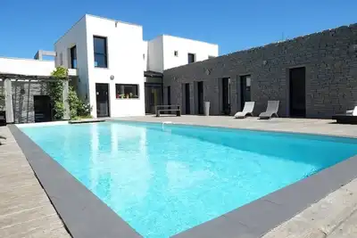 Image de Splendide villa de standing récente avec piscine et sauna, bord de golf