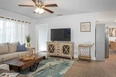 Image de Laguna Retreat – Hot Tub, Fire Pit, & Game Room Fun!