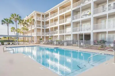 Image de 10% Off! 7 Night booking May-Aug. Pool, Hot Tub, Gulf Views, Steps to the Beach!