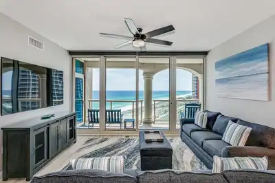 Image de Newly Renovated 2b Gulf Front Tower 1 @ Portofino!