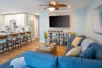 Image de Steps to Sand! Luxury Beach House w/Mini Putt & Private Yard