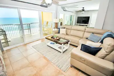 Image de Luxurious Retreat by the Sea! Best oceanfront views and coastal decor in Nsb.