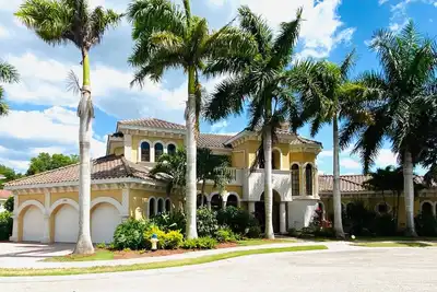 Image de Beautiful 5br Pool House in a Gated Waterfront Community minutes to beach