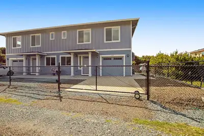 Image de Wonderful duplex with central Ac, 2 washer/dryers, 1 minute walk to beach