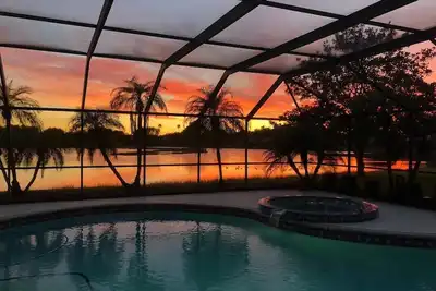 Image de Beautiful Sarasota home with pool and lake view