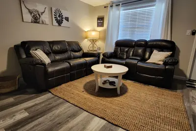 Image de RnR Retreat-Upscale housing, contemporary decor